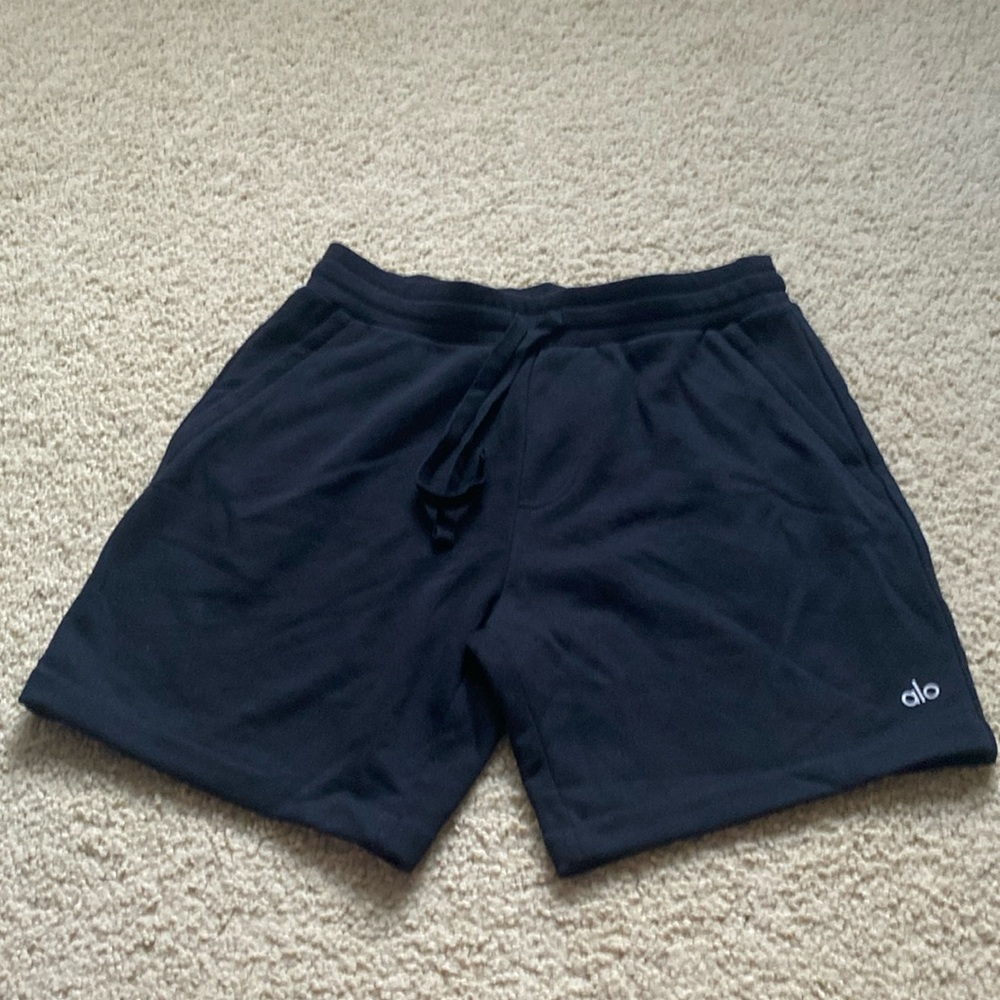 Alo Yoga Men’s Chill Shorts NWOT (Size M)